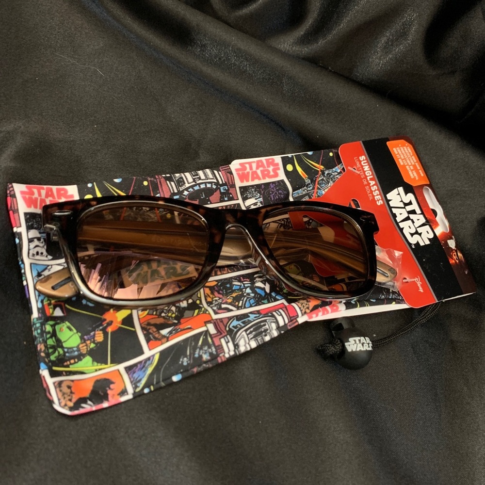 NWT Star Wars Chewbacca Wayfarer-Style Sunglasses